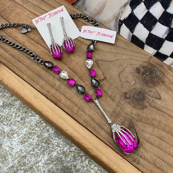 Betsey Johnson RICH WITCH HANGING HANDS Silver Pink Lg Stone Earrings & … - Picture 2 of 6